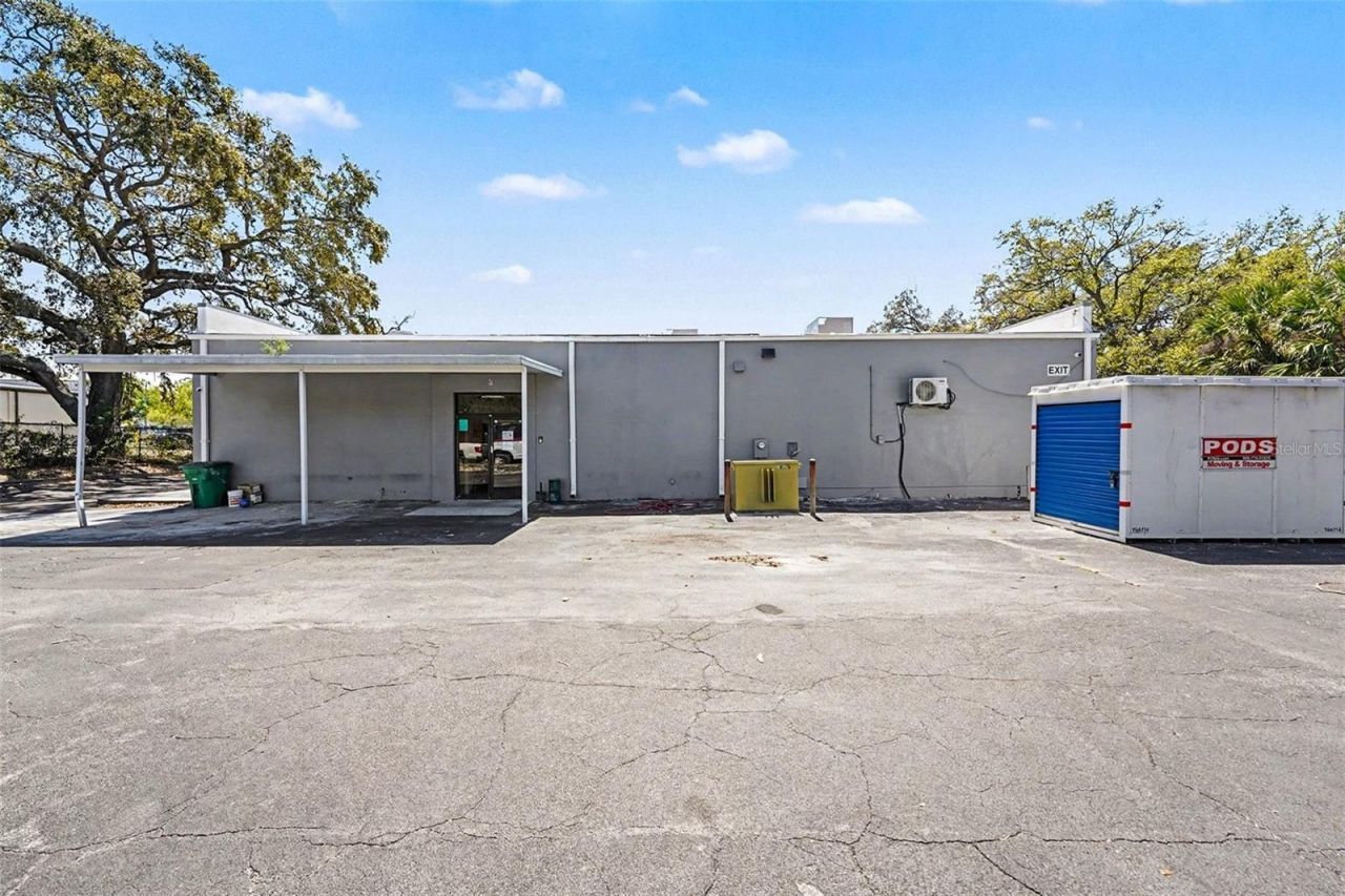 2304 E Busch Boulevard, Tampa, FL 33612 Photo