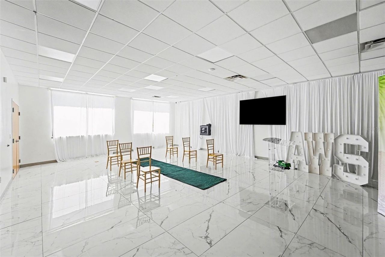 2304 E Busch Boulevard, Tampa, FL 33612 Photo