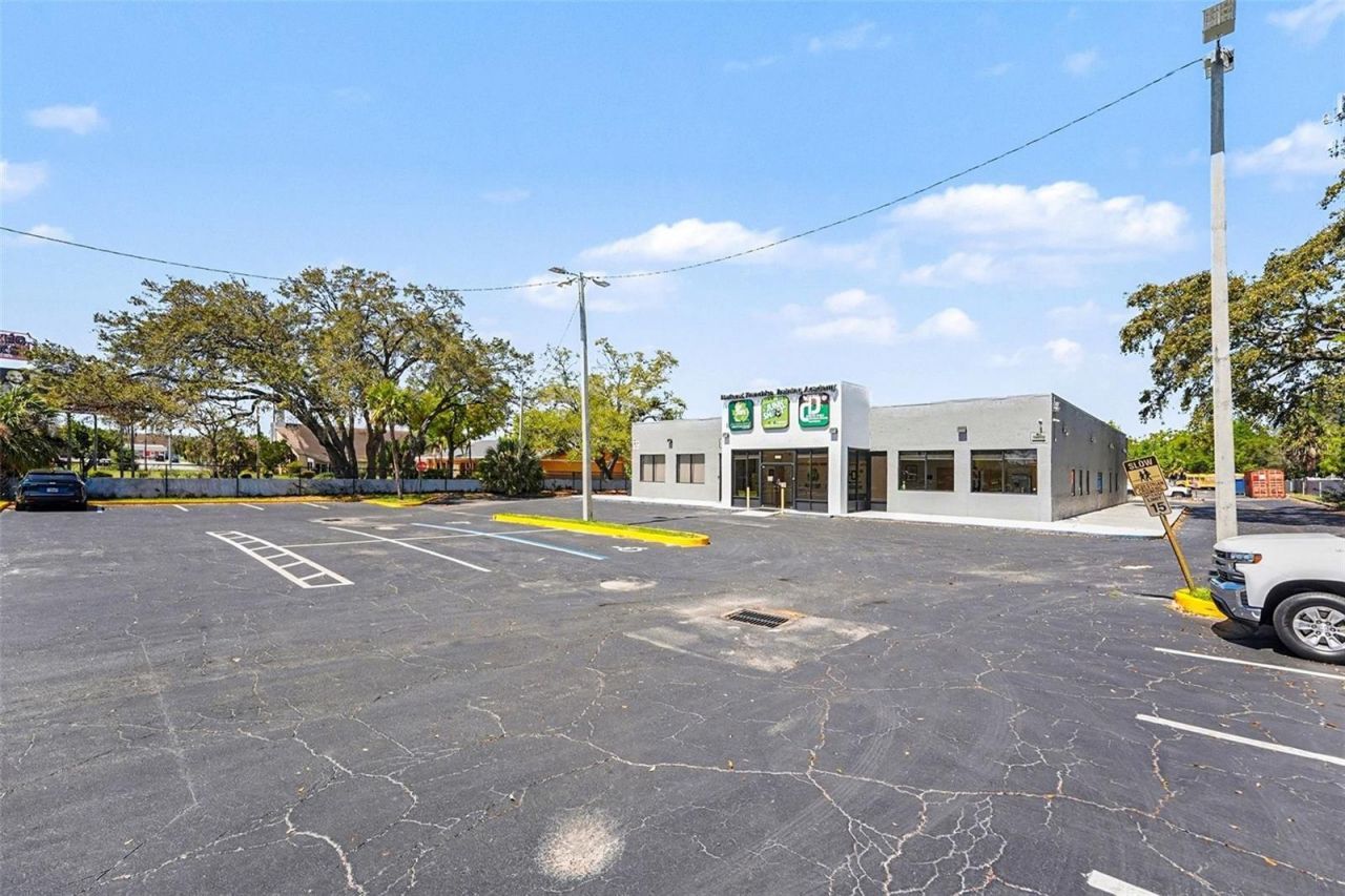 2304 E Busch Boulevard, Tampa, FL 33612 Photo