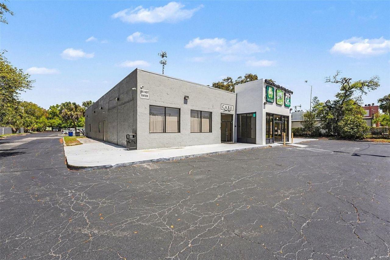 2304 E Busch Boulevard, Tampa, FL 33612 Photo