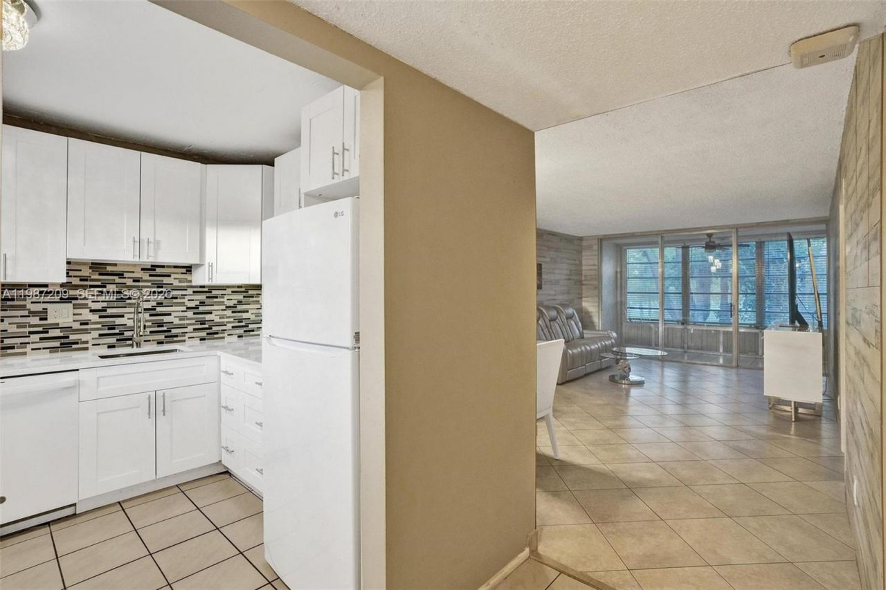 8301 Sands Point Blvd , Unit S205, Tamarac, FL 33321 Photo