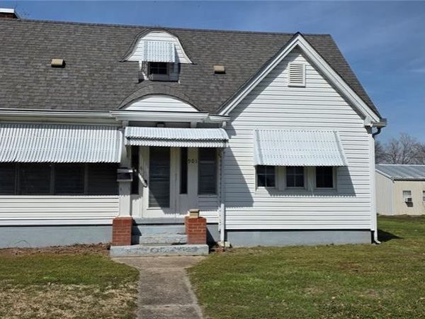 901 E Main Street, Steeleville, IL 62288