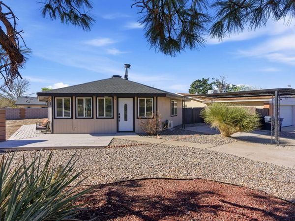 6352 Avenida La Costa NE, Albuquerque, NM 87109