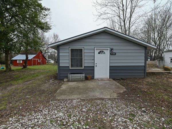 509 High Street, Golden City, MO 64748
