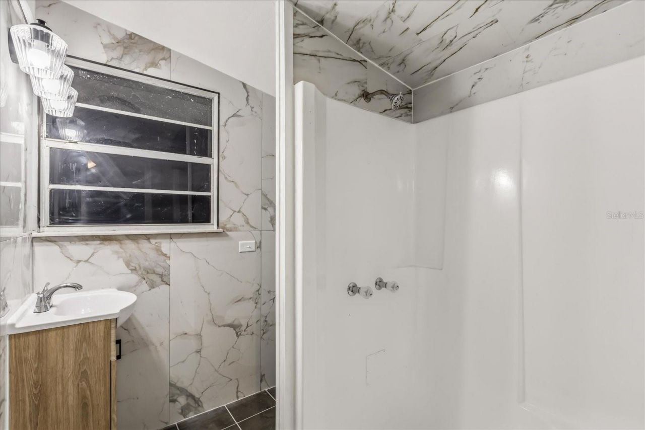 930 Radcliff Street , Deltona, FL 32725 Photo