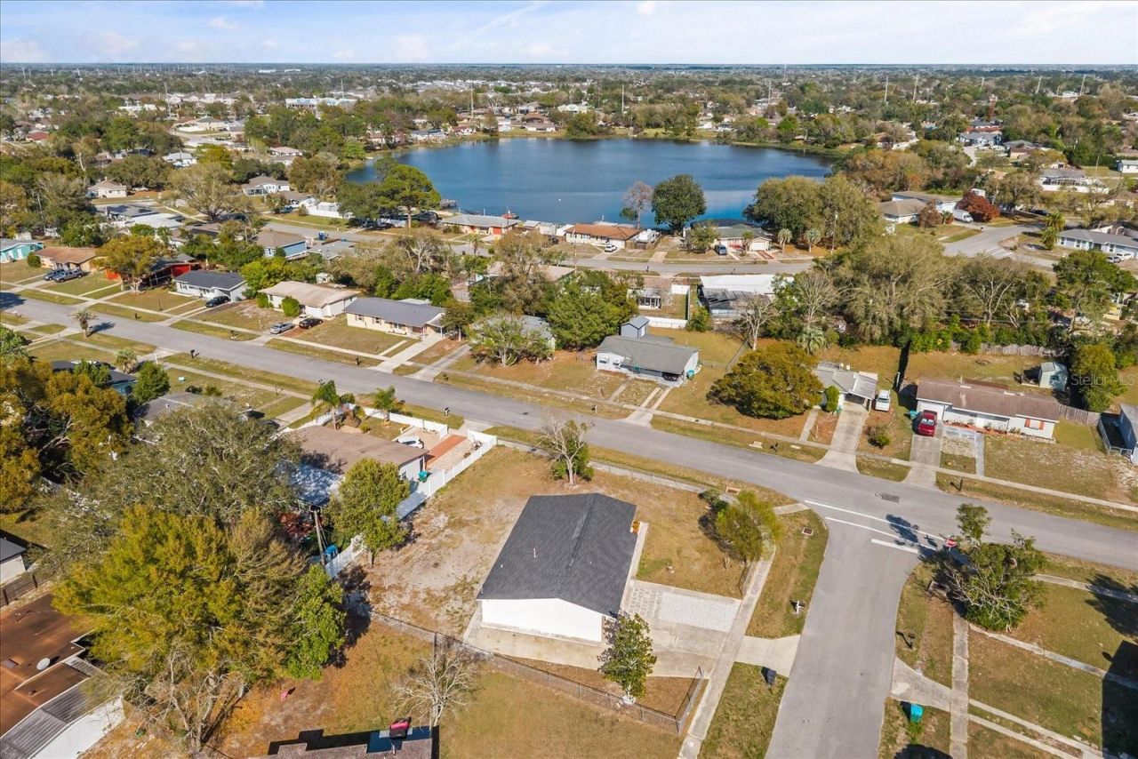 930 Radcliff Street , Deltona, FL 32725 Photo