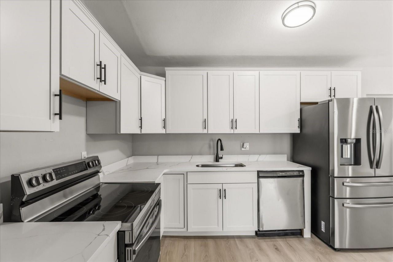 930 Radcliff Street , Deltona, FL 32725 Photo