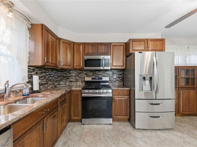 3803 Center Drive, Parma, OH 44134 Photo 11