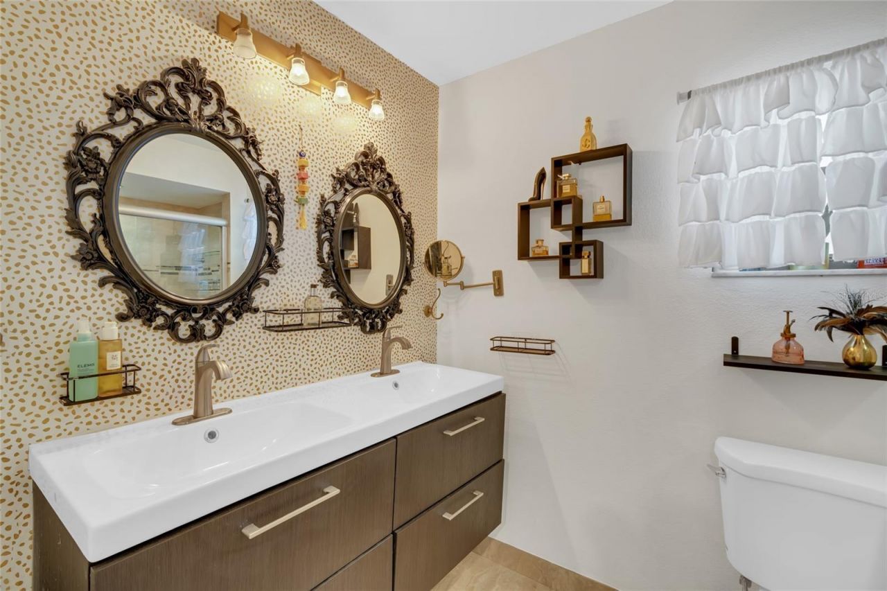 8345 Brandeis Court, Sarasota, FL 34243 Photo