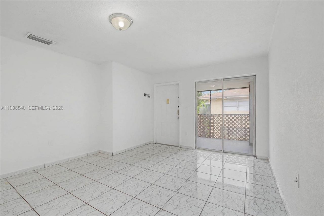 15619 SW 73rd Cir Ter , Unit 10-4, Miami, FL 33193 Photo