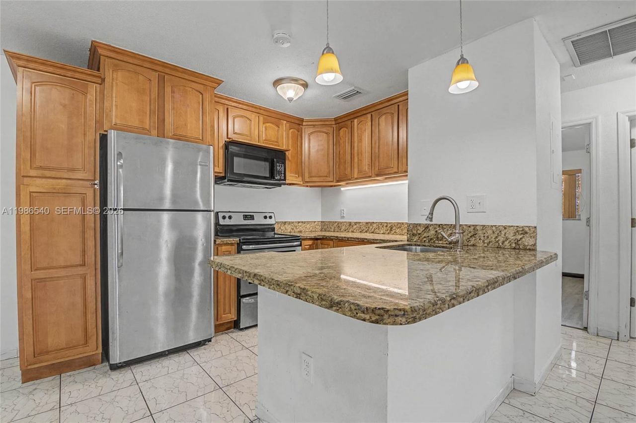 15619 SW 73rd Cir Ter , Unit 10-4, Miami, FL 33193 Photo