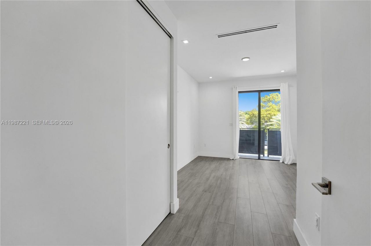 3465 SW 3rd Ave , Miami, FL 33145 Photo