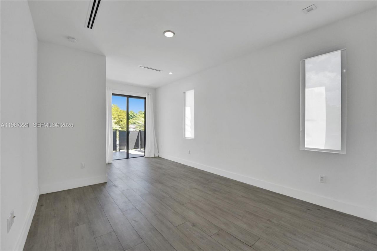 3465 SW 3rd Ave , Miami, FL 33145 Photo