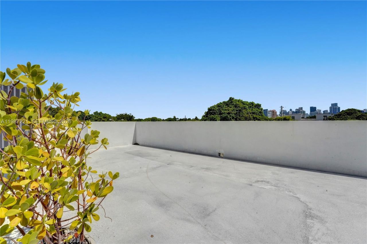 3465 SW 3rd Ave , Miami, FL 33145 Photo