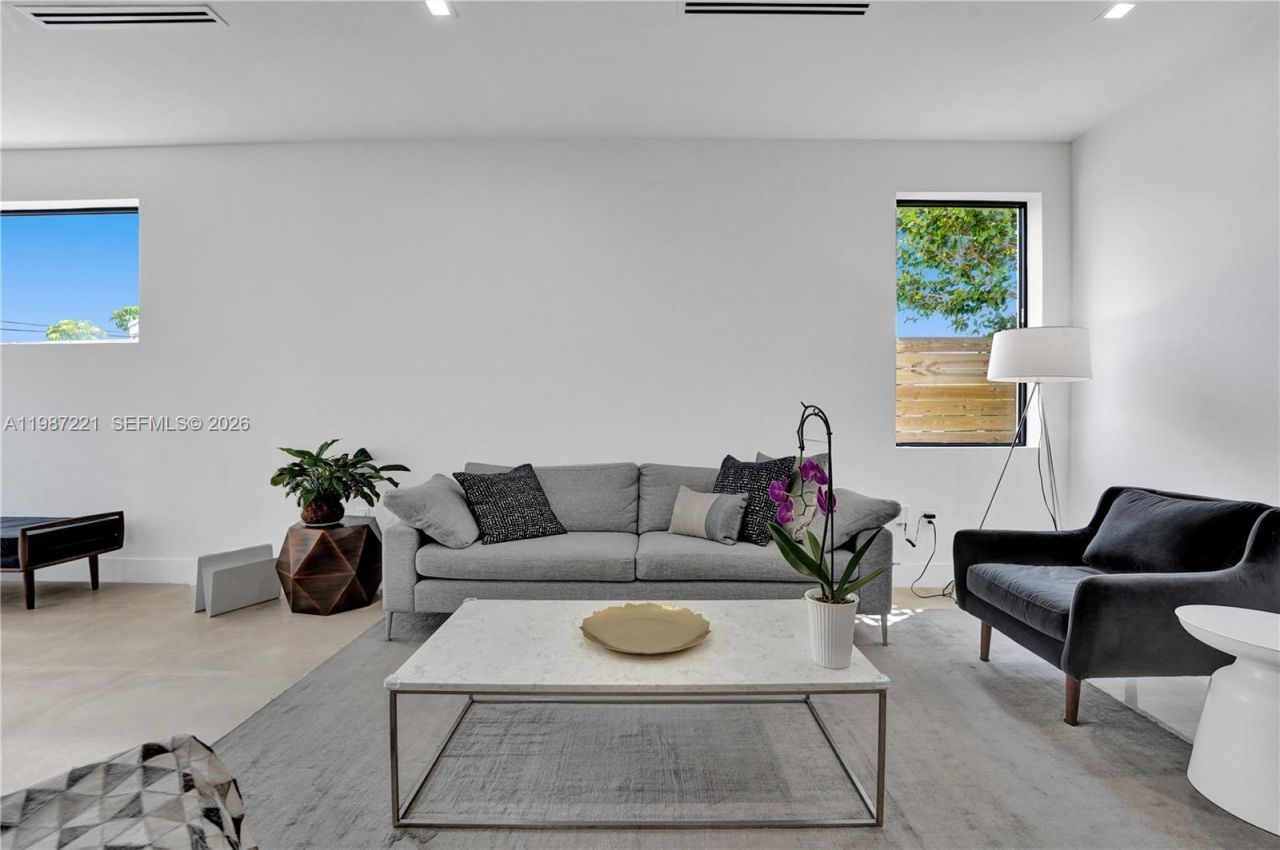 3465 SW 3rd Ave , Miami, FL 33145 Photo