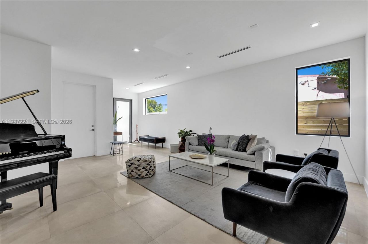 3465 SW 3rd Ave , Miami, FL 33145 Photo