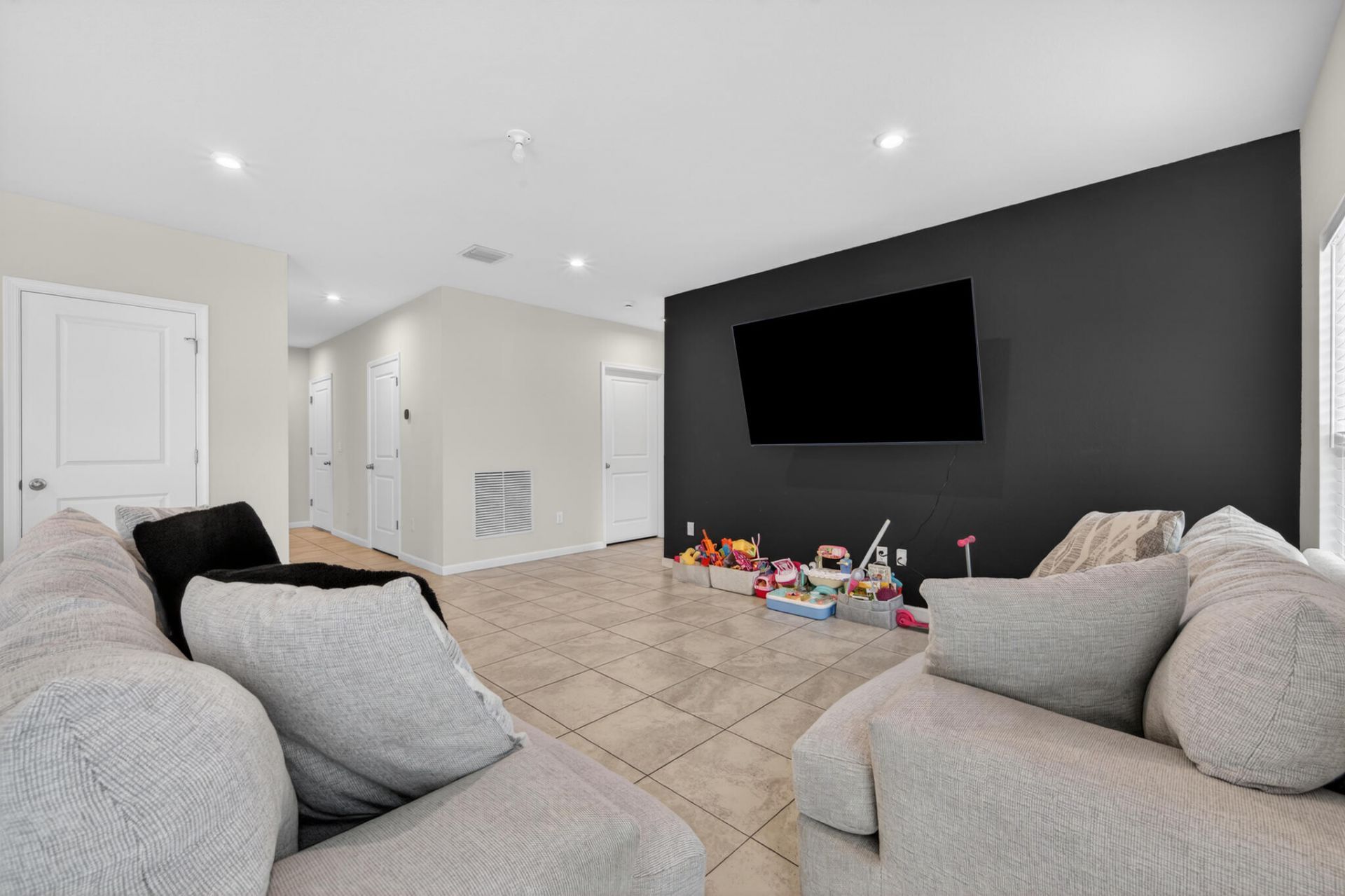 177 Dabou Loop, Belle Glade, FL 33430 Photo