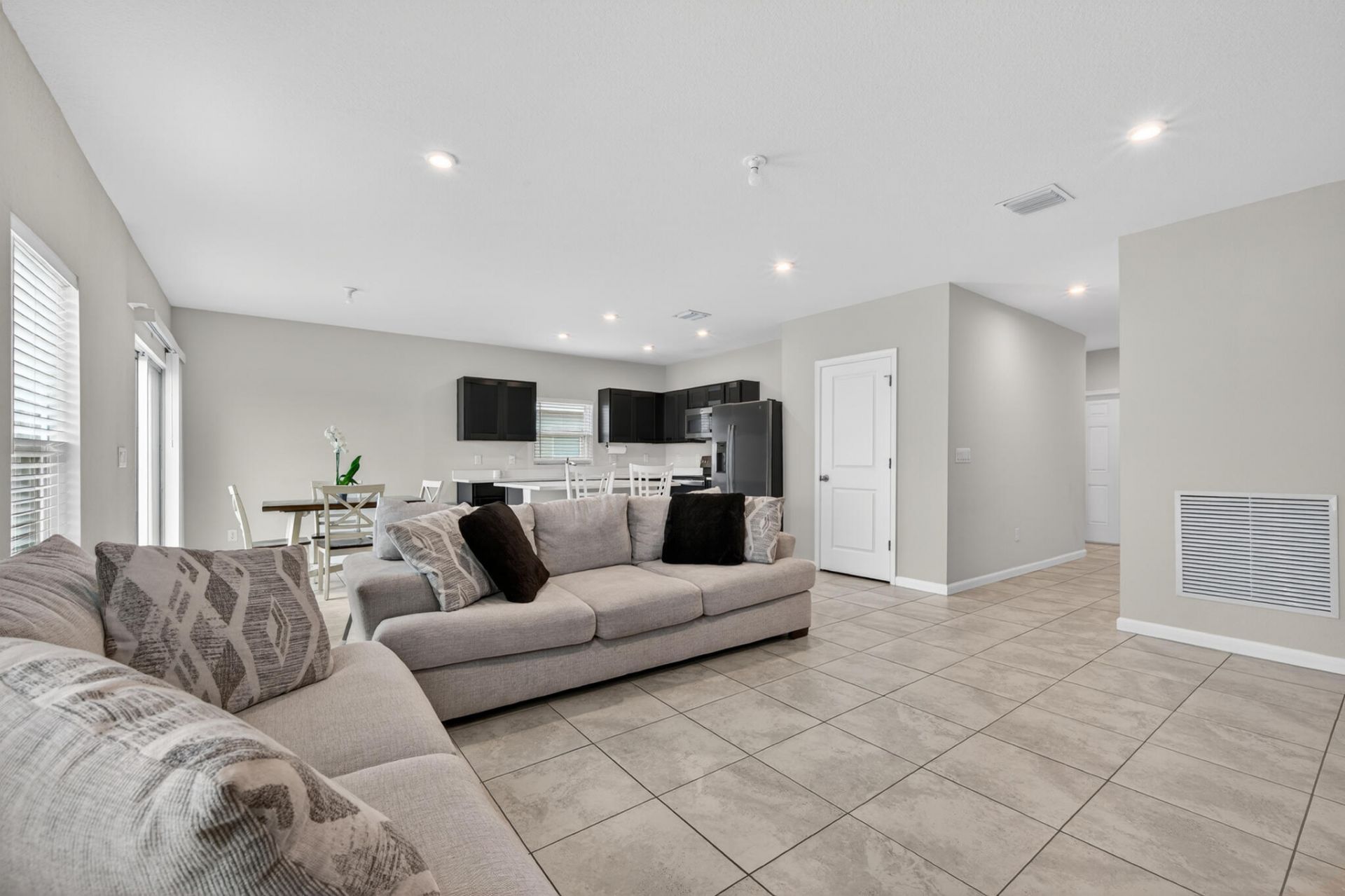 177 Dabou Loop, Belle Glade, FL 33430 Photo