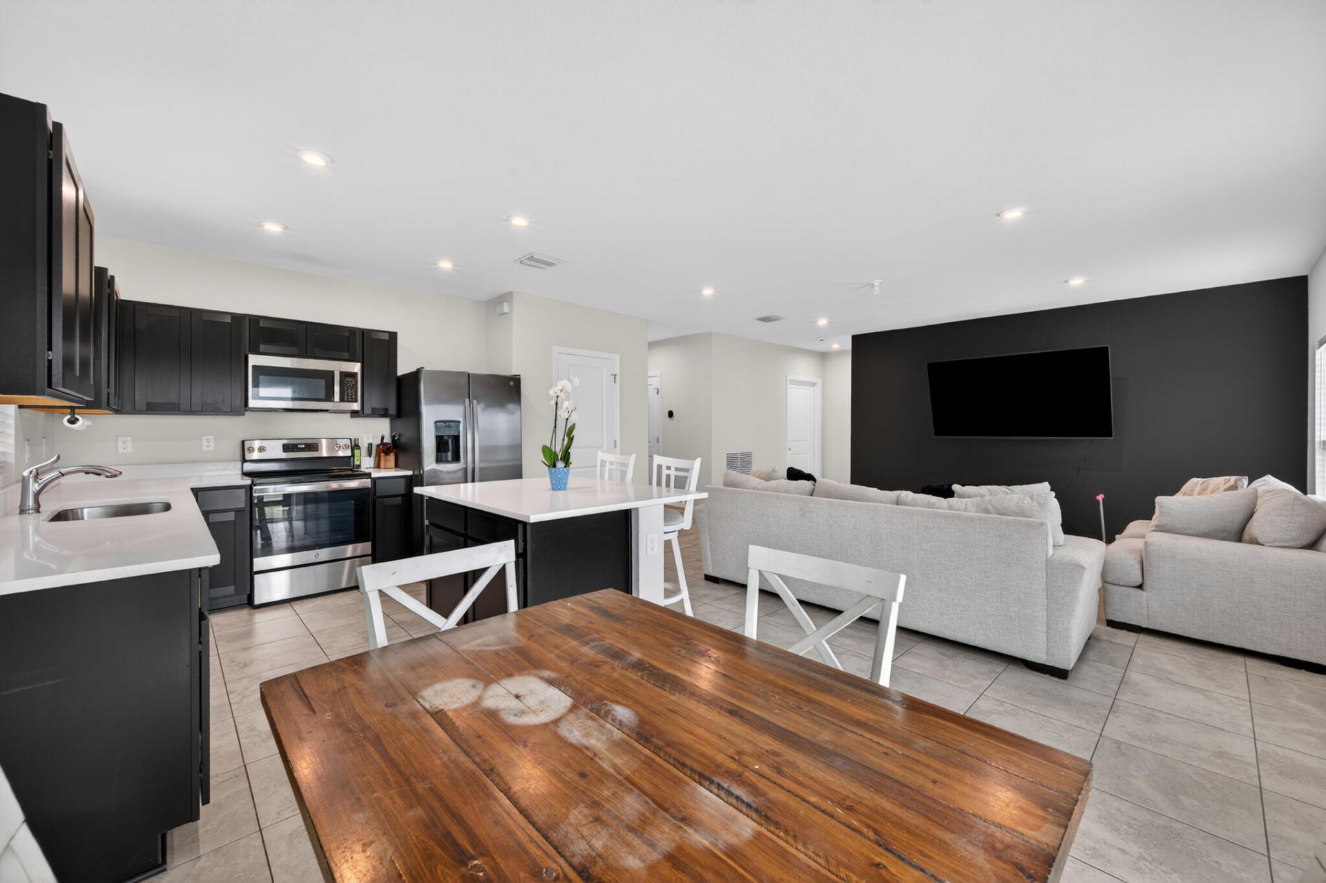 177 Dabou Loop, Belle Glade, FL 33430 Photo