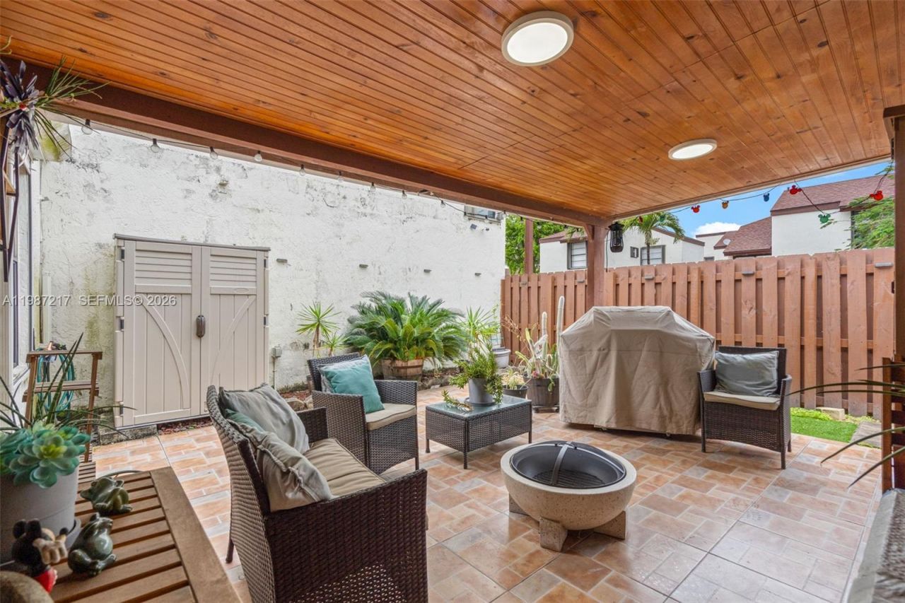 9746 NW 4th Ln, Unit 9746, Miami, FL 33172 Photo