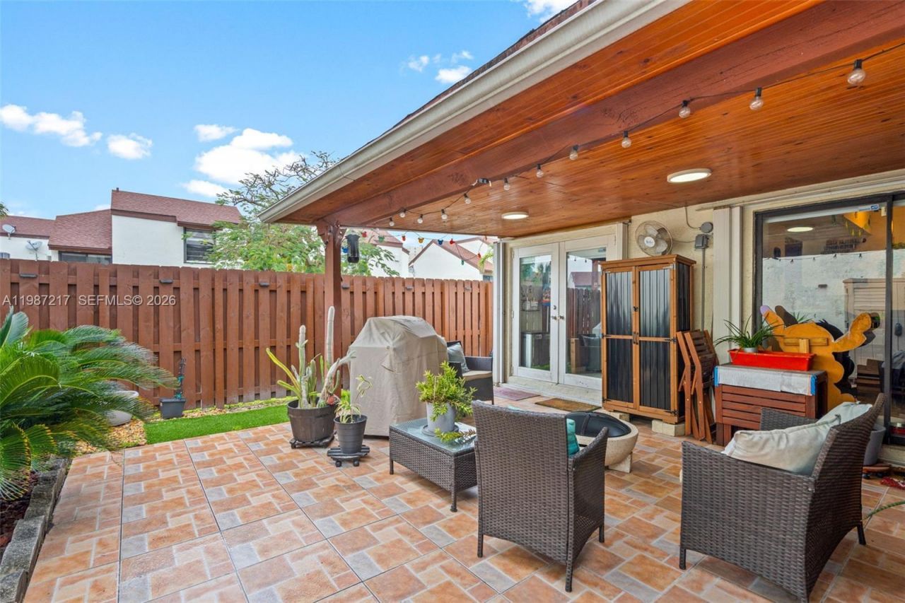 9746 NW 4th Ln, Unit 9746, Miami, FL 33172 Photo