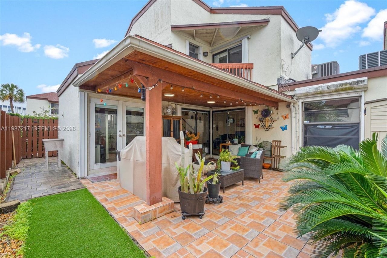 9746 NW 4th Ln, Unit 9746, Miami, FL 33172 Photo