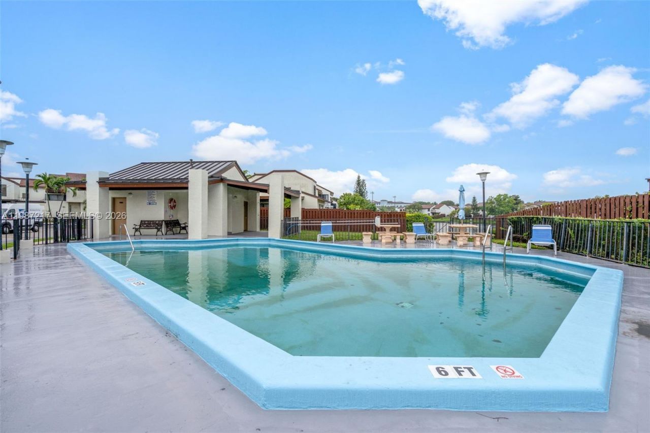 9746 NW 4th Ln, Unit 9746, Miami, FL 33172 Photo