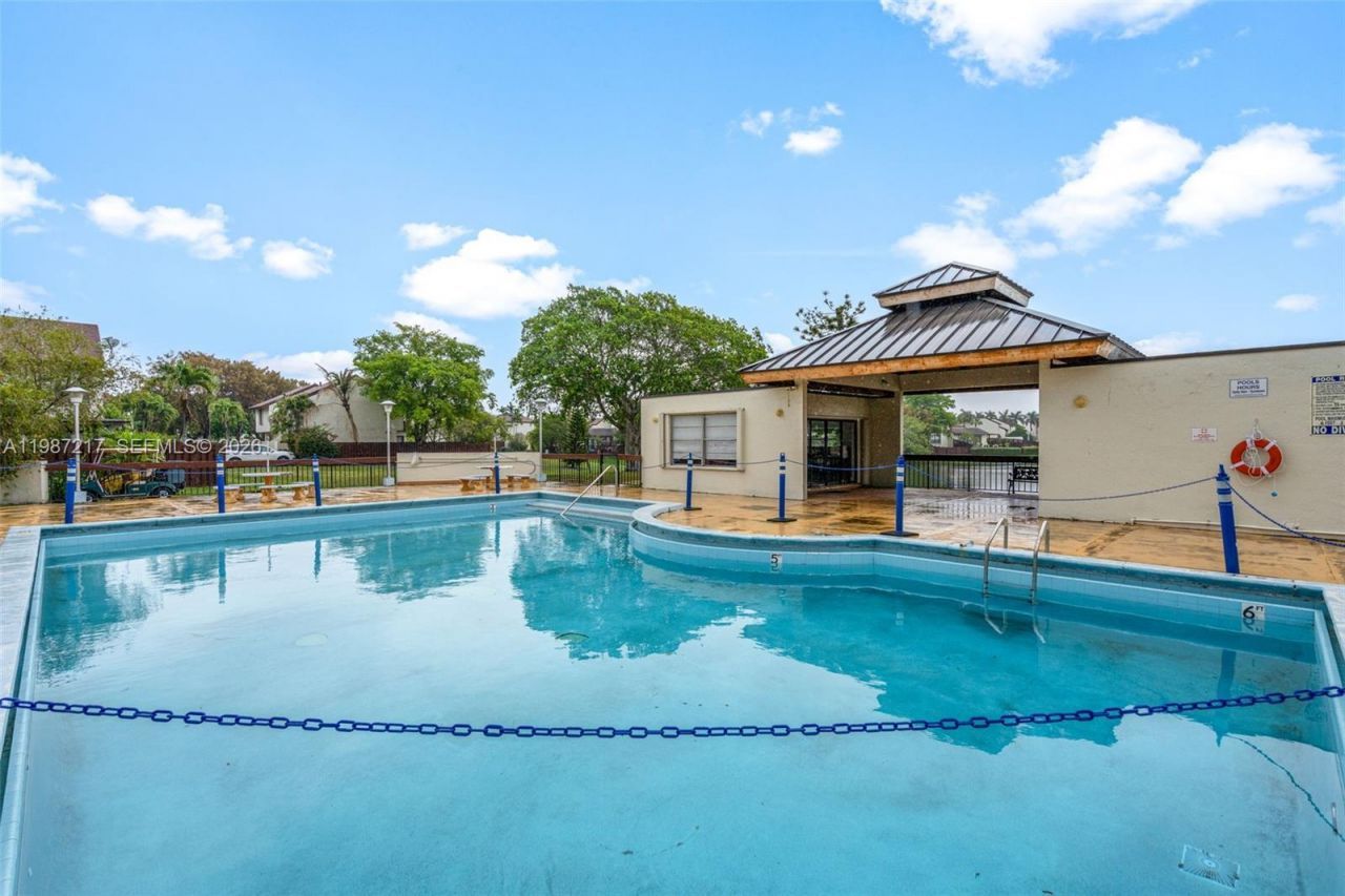 9746 NW 4th Ln, Unit 9746, Miami, FL 33172 Photo