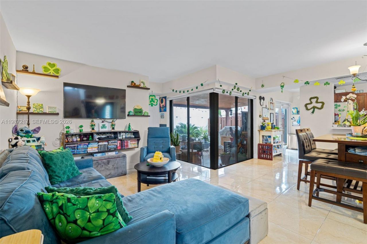 9746 NW 4th Ln, Unit 9746, Miami, FL 33172 Photo