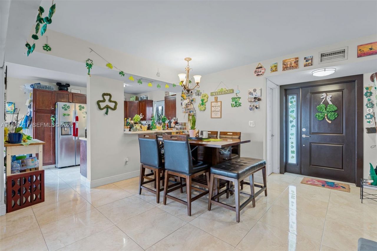 9746 NW 4th Ln, Unit 9746, Miami, FL 33172 Photo