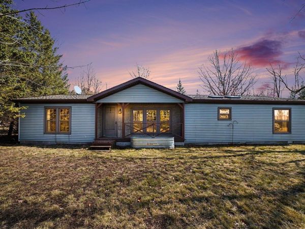 3949 Alamando Road S, St Louis, MI 48880