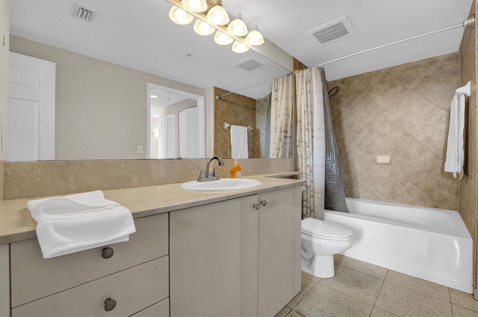 100 NE 6th Street, Unit 203, Boynton Beach, FL 33435 Photo
