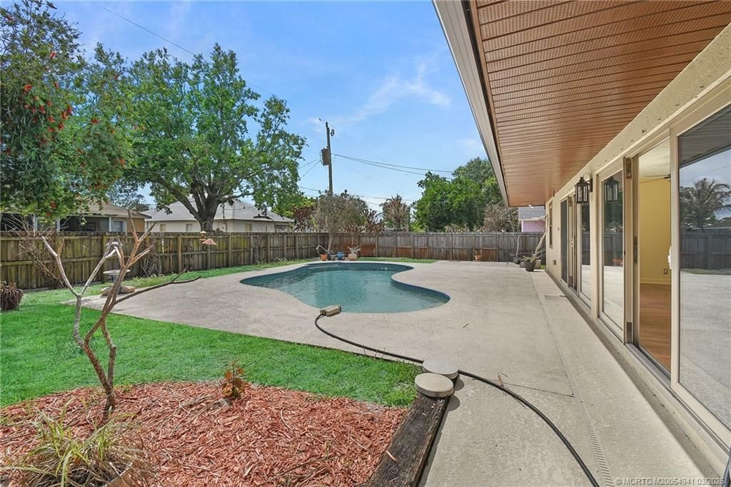 542 NW La Brea Avenue, Port Saint Lucie, FL 34983 Photo