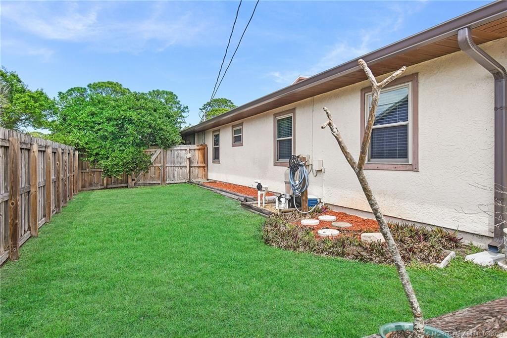 542 NW La Brea Avenue, Port Saint Lucie, FL 34983 Photo