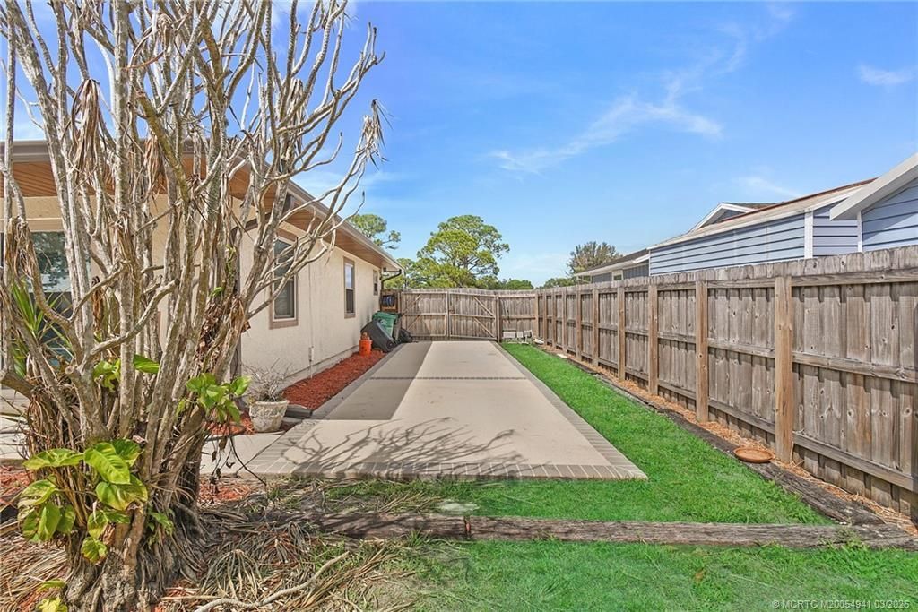 542 NW La Brea Avenue, Port Saint Lucie, FL 34983 Photo