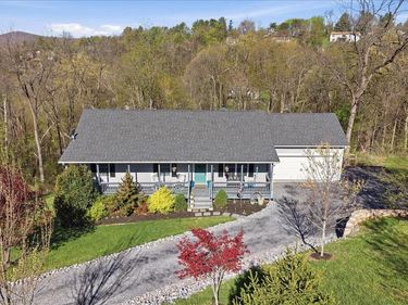 112 APPLE ORCHARD DRIVE, LINDEN, VA 22642