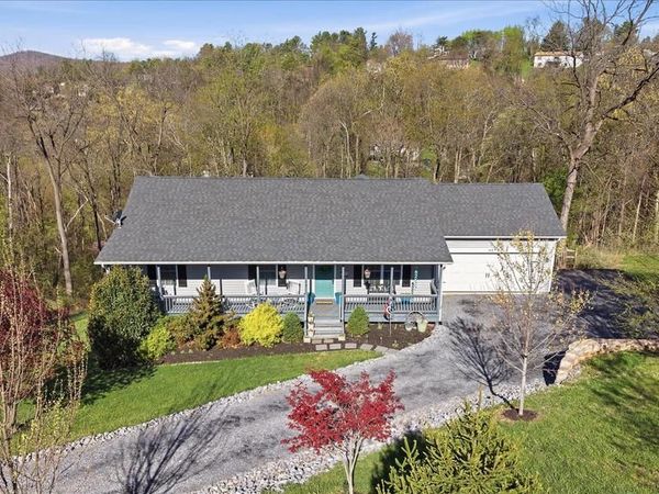 112 APPLE ORCHARD DRIVE, LINDEN, VA 22642