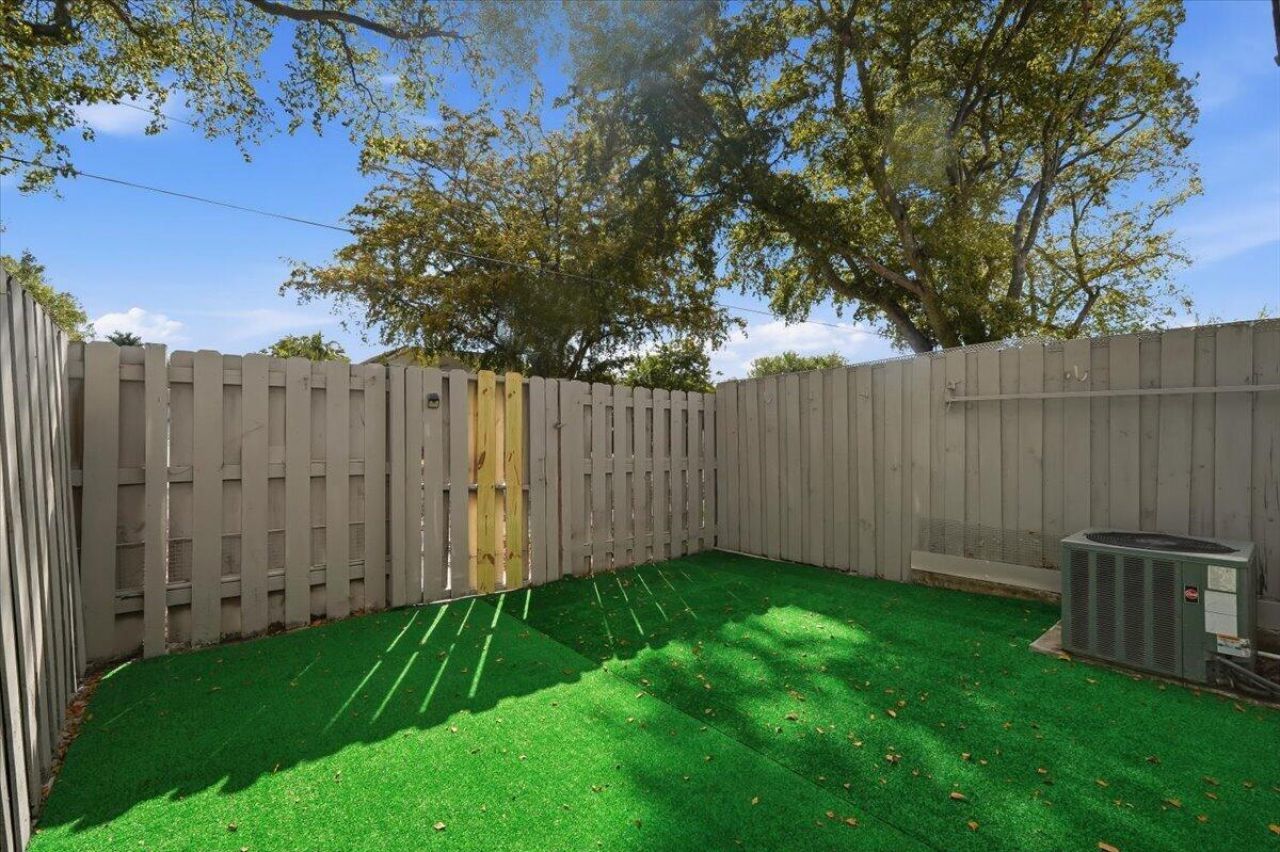 3907 NW 76th Terrace, Hollywood, FL 33024 Photo