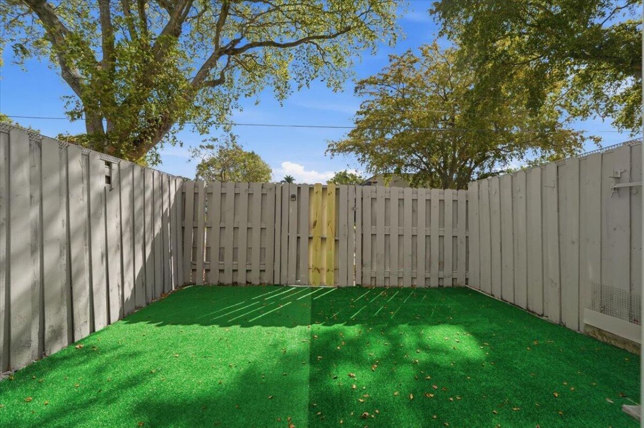 3907 NW 76th Terrace, Hollywood, FL 33024 Photo