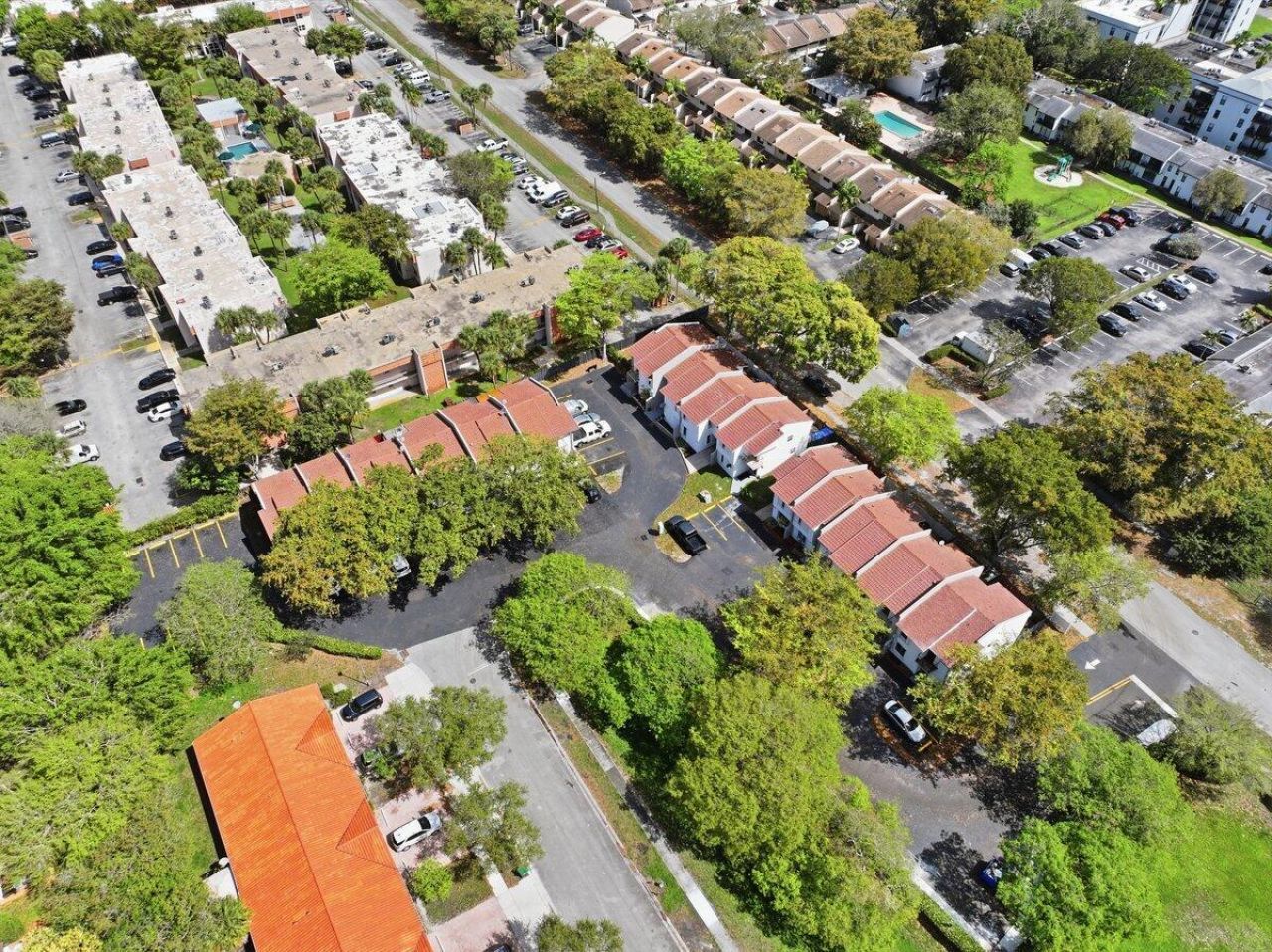 3907 NW 76th Terrace, Hollywood, FL 33024 Photo