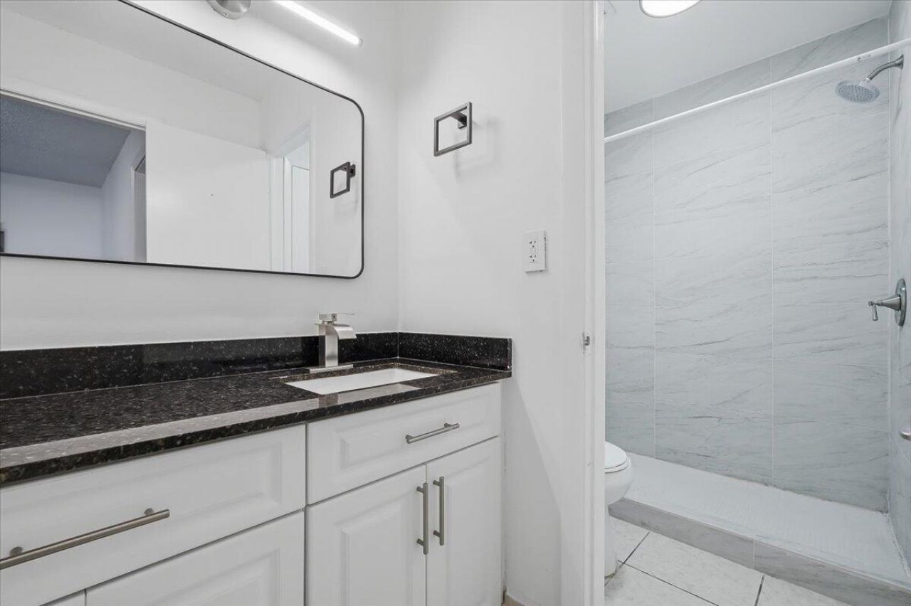 3907 NW 76th Terrace, Hollywood, FL 33024 Photo