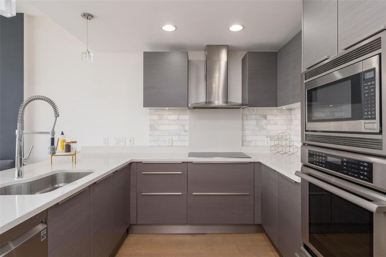 175 1st Street S, Unit 504, Saint Petersburg, FL 33701 Photo