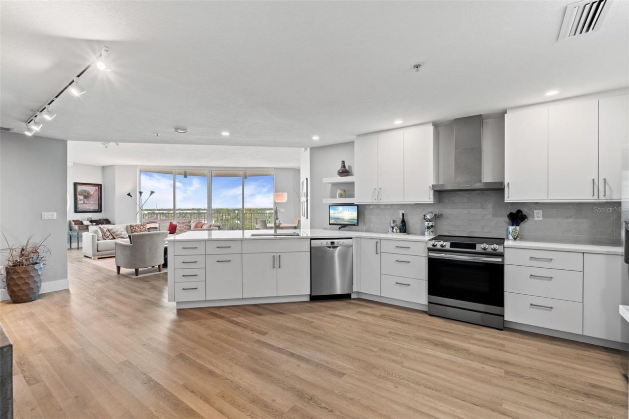 1771 Ringling Boulevard, Unit 707, Sarasota, FL 34236 Photo