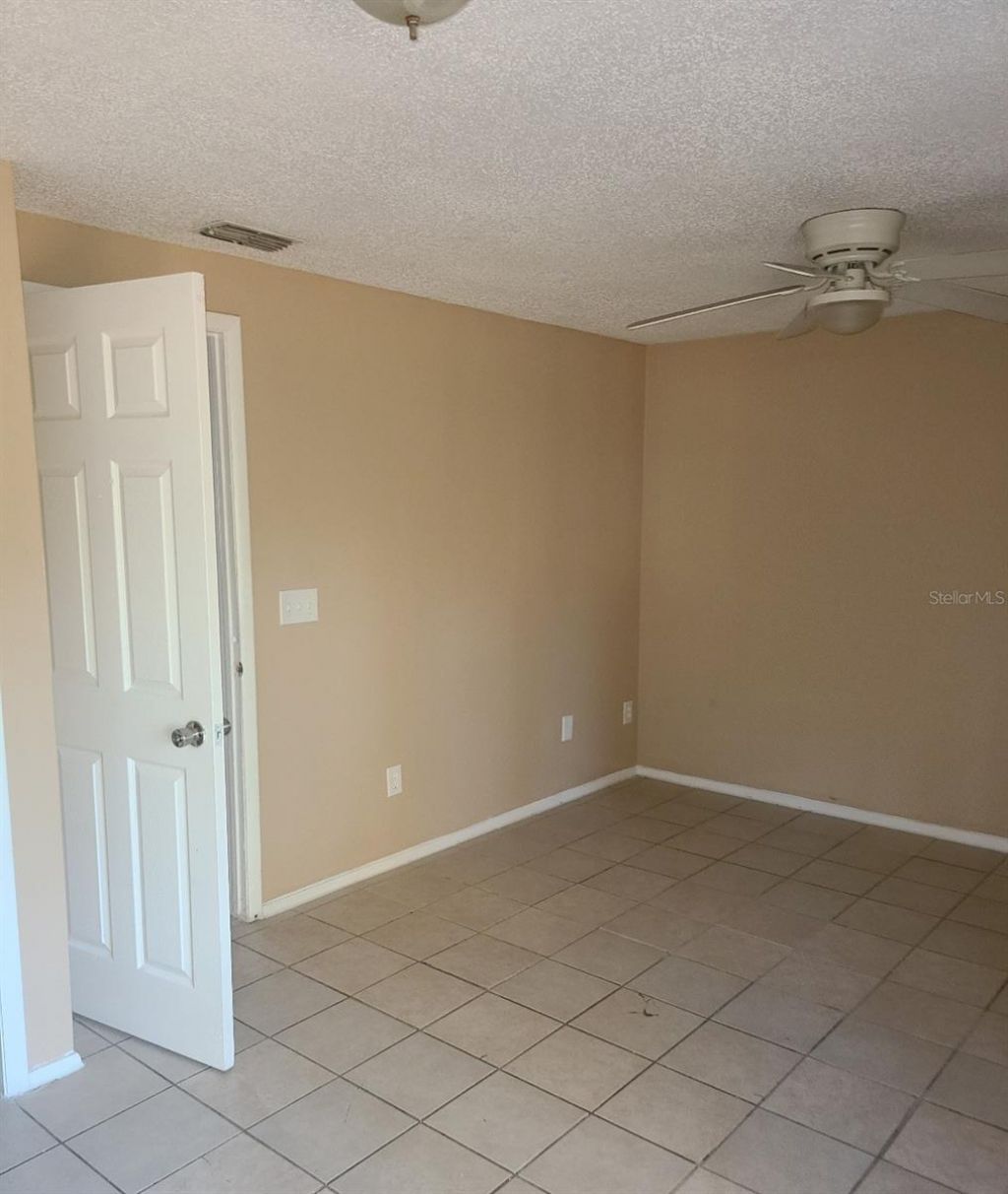 4910 Silver Oaks Village, Unit B, Orlando, FL 32808 Photo
