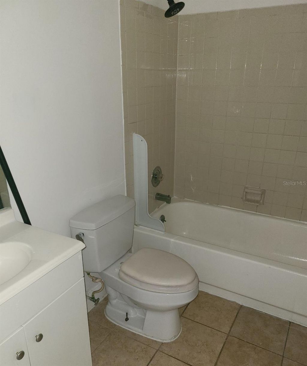 4910 Silver Oaks Village, Unit B, Orlando, FL 32808 Photo