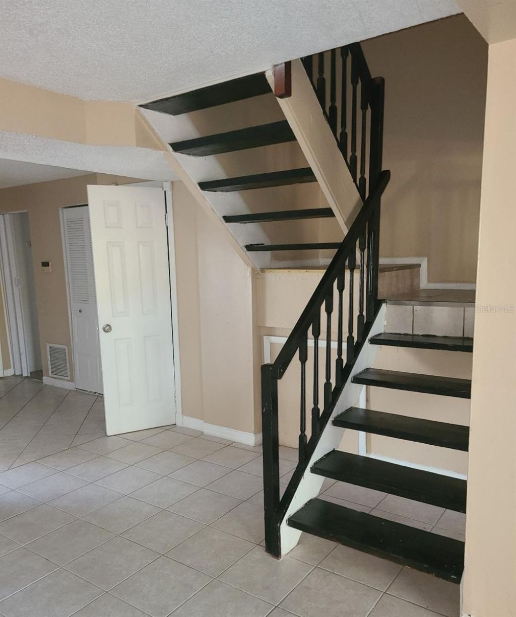 4910 Silver Oaks Village, Unit B, Orlando, FL 32808 Photo
