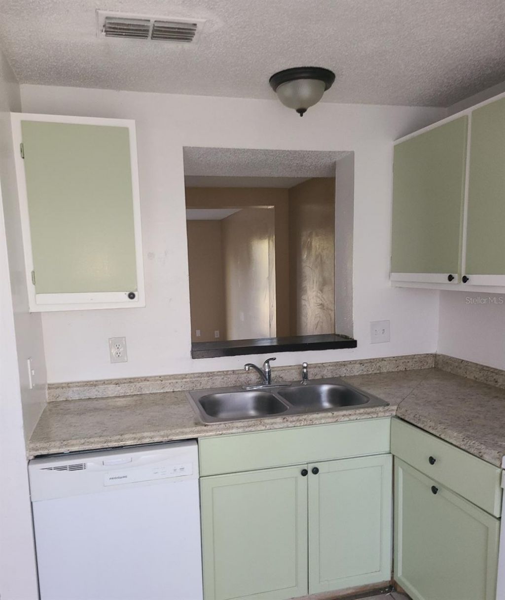 4910 Silver Oaks Village, Unit B, Orlando, FL 32808 Photo