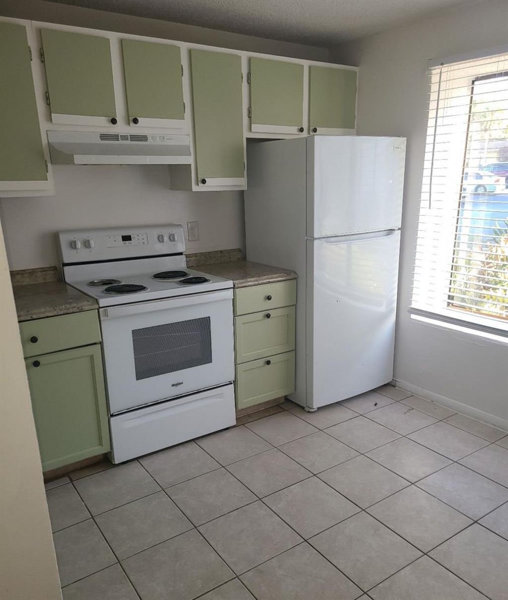 4910 Silver Oaks Village, Unit B, Orlando, FL 32808 Photo