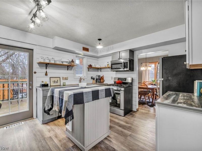 16524 Timberline Drive, Strongsville, OH 44136 Photo 11