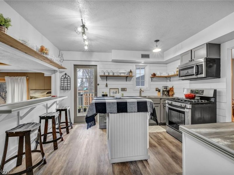 16524 Timberline Drive, Strongsville, OH 44136 Photo 9